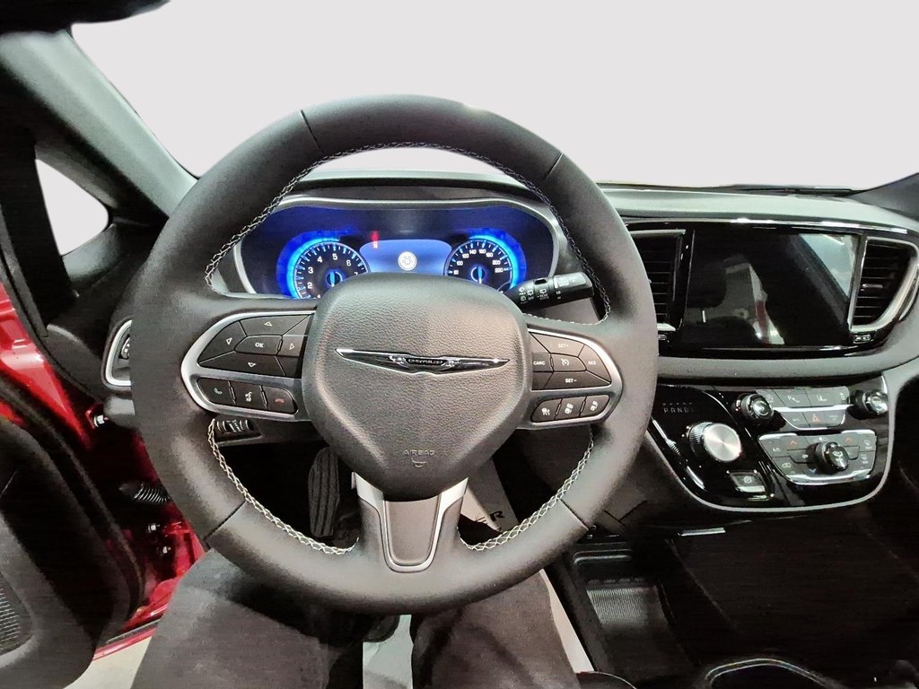 2026 Chrysler Grand Caravan SXT in St-Jean-Sur-Richelieu, Quebec - 10 - w1024h768px