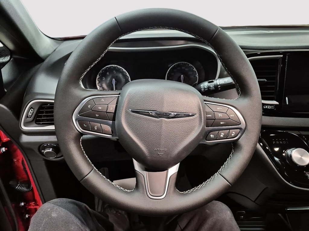 2026 Chrysler Grand Caravan SXT in St-Jean-Sur-Richelieu, Quebec - 12 - w1024h768px