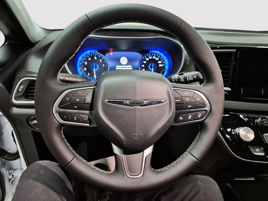 2026 Chrysler Grand Caravan SXT in St-Jean-Sur-Richelieu, Quebec - 12 - w1024h768px