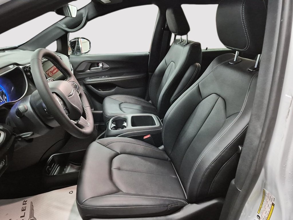 2026 Chrysler Grand Caravan SXT in St-Jean-Sur-Richelieu, Quebec - 9 - w1024h768px