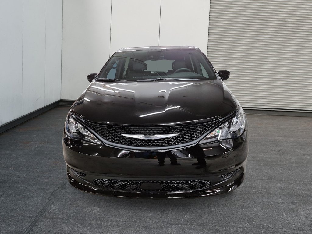 Chrysler Grand Caravan SXT 2026 à Sherbrooke, Québec - 2 - w1024h768px