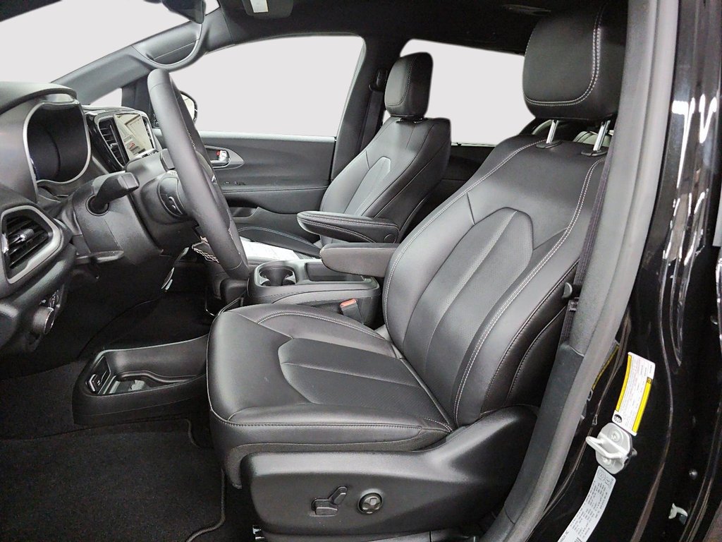 2026 Chrysler Grand Caravan SXT // STOW N GO // CARAVAN in Sherbrooke, Quebec - 9 - w1024h768px