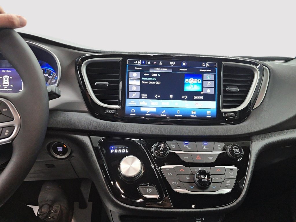 2027 Chrysler Grand Caravan SXT in Sherbrooke, Quebec - 17 - w1024h768px