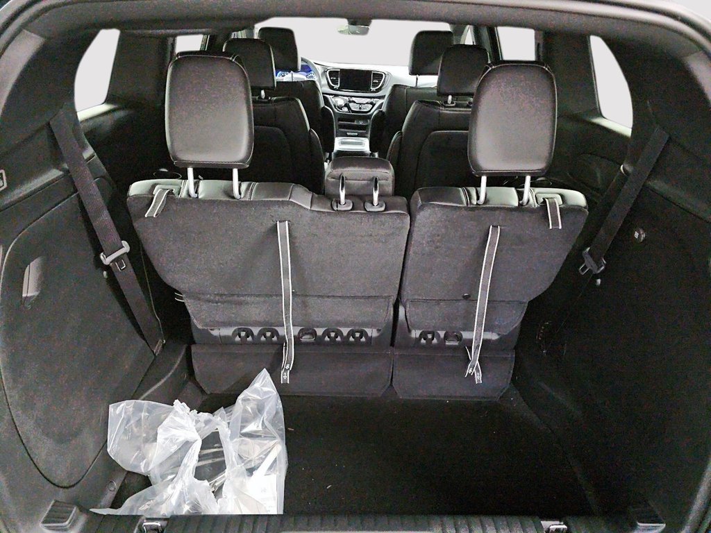 2027 Chrysler Grand Caravan SXT in Sherbrooke, Quebec - 6 - w1024h768px