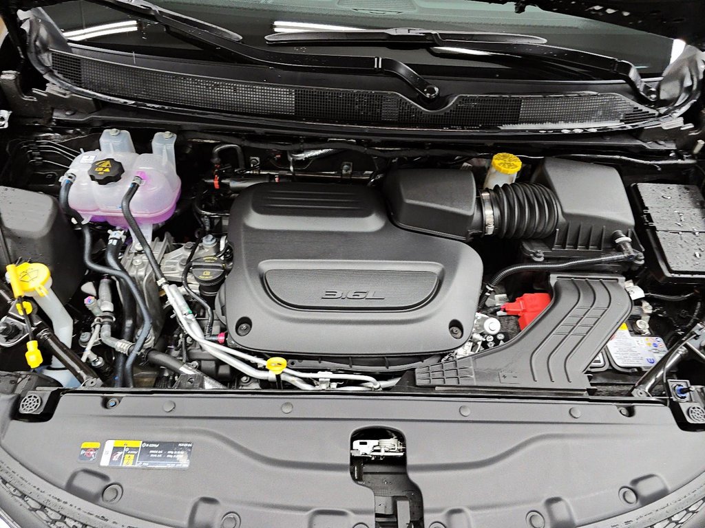 2027 Chrysler Grand Caravan SXT in Sherbrooke, Quebec - 8 - w1024h768px