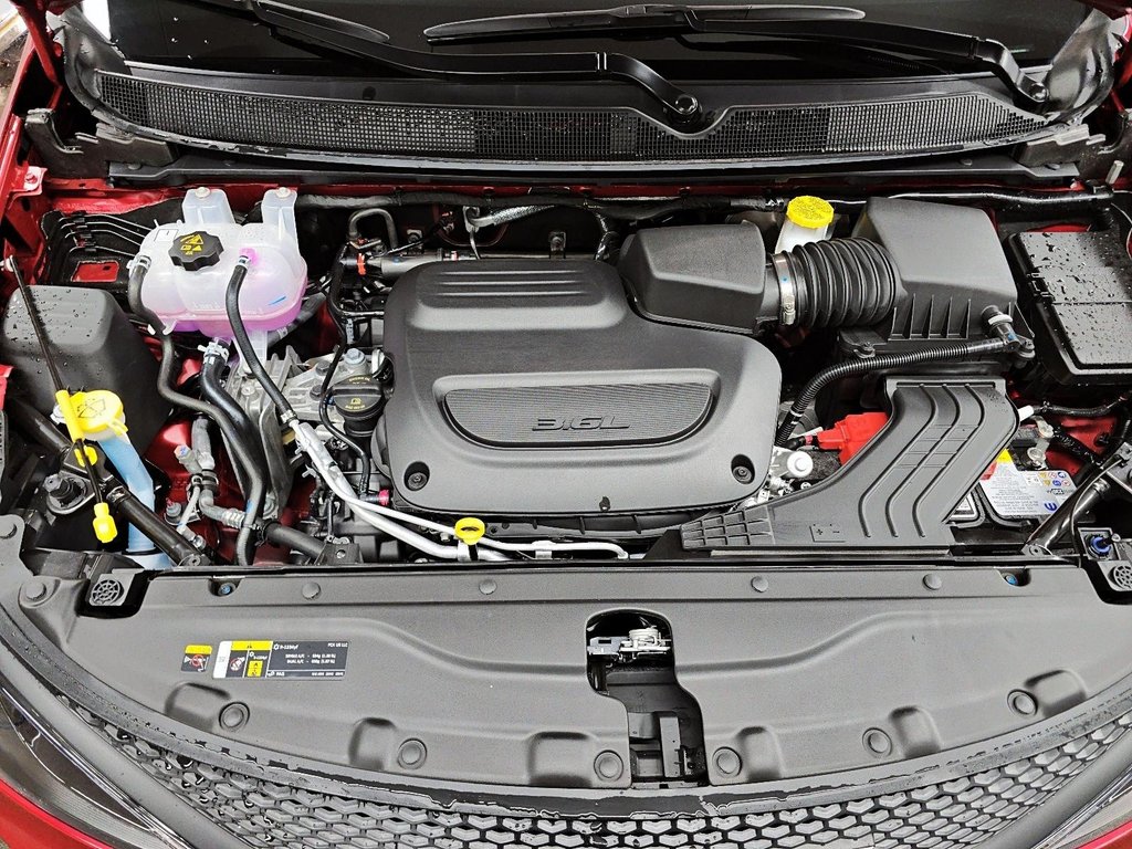 2027 Chrysler Grand Caravan SXT in St-Jean-Sur-Richelieu, Quebec - 8 - w1024h768px
