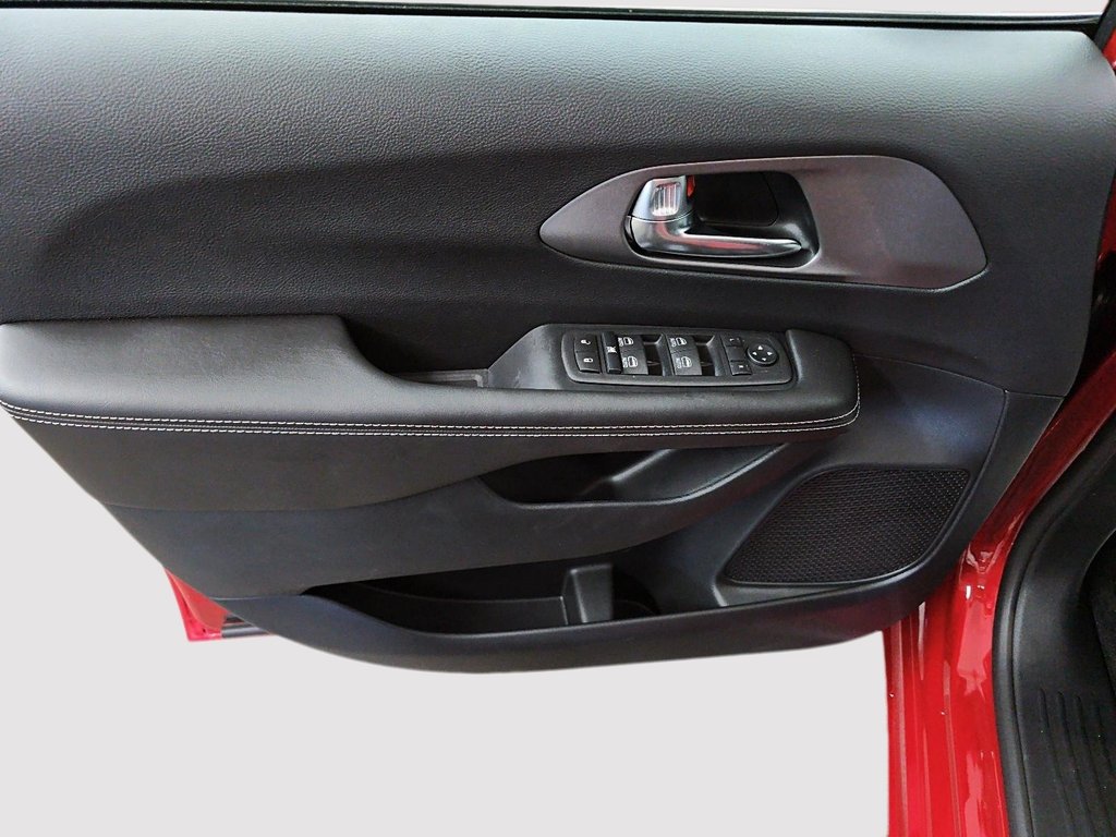 2027 Chrysler Grand Caravan SXT in St-Jean-Sur-Richelieu, Quebec - 11 - w1024h768px