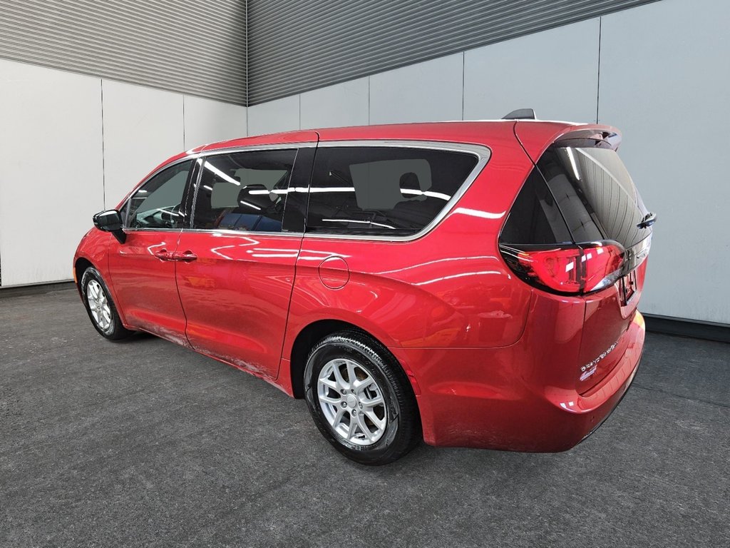 2027 Chrysler Grand Caravan SXT in St-Jean-Sur-Richelieu, Quebec - 4 - w1024h768px