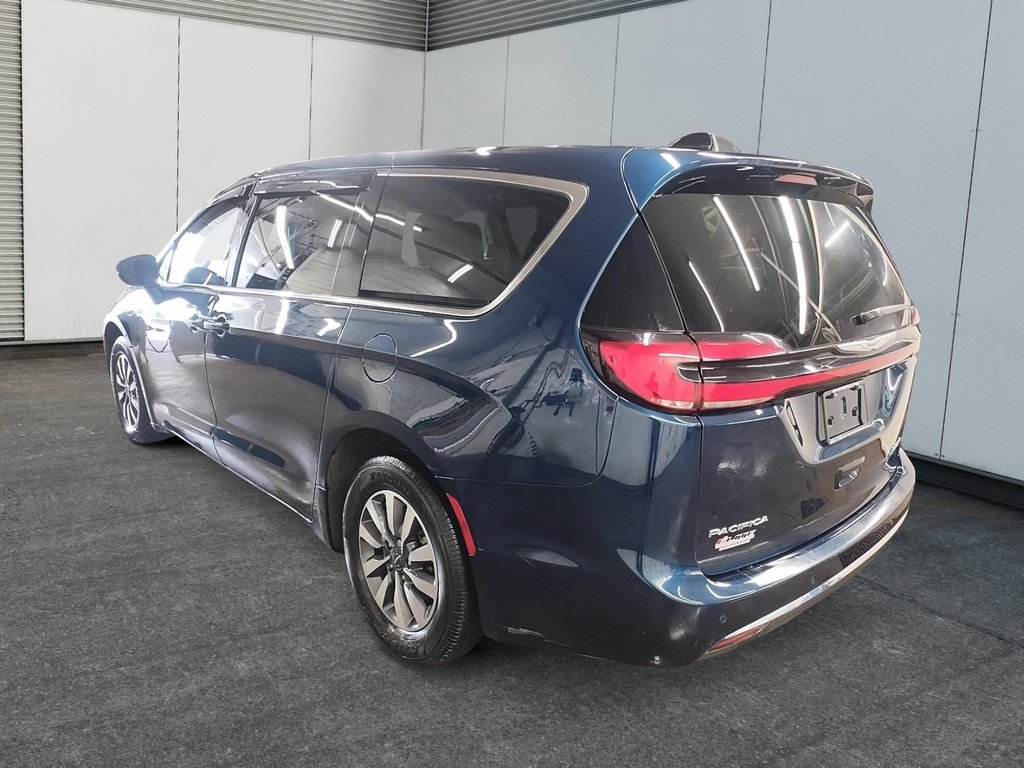 2023 Chrysler Pacifica Hybrid TOURING L in Sherbrooke, Quebec - 4 - w1024h768px
