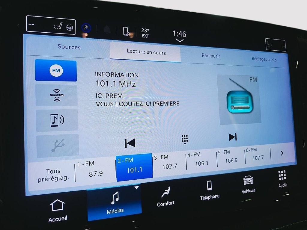 2023 Chrysler Pacifica Hybrid TOURING L in Sherbrooke, Quebec - 29 - w1024h768px