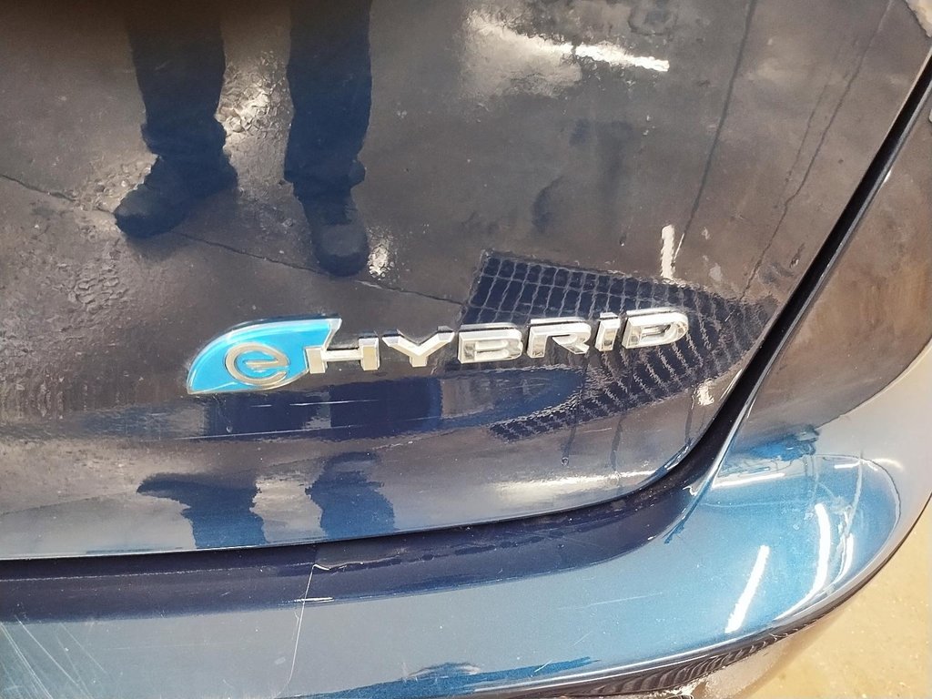 2023 Chrysler Pacifica Hybrid TOURING L in Sherbrooke, Quebec - 25 - w1024h768px