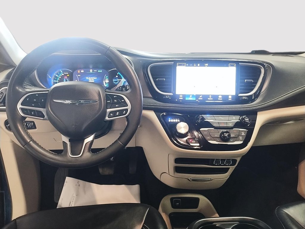 2023 Chrysler Pacifica Hybrid TOURING L in Sherbrooke, Quebec - 21 - w1024h768px