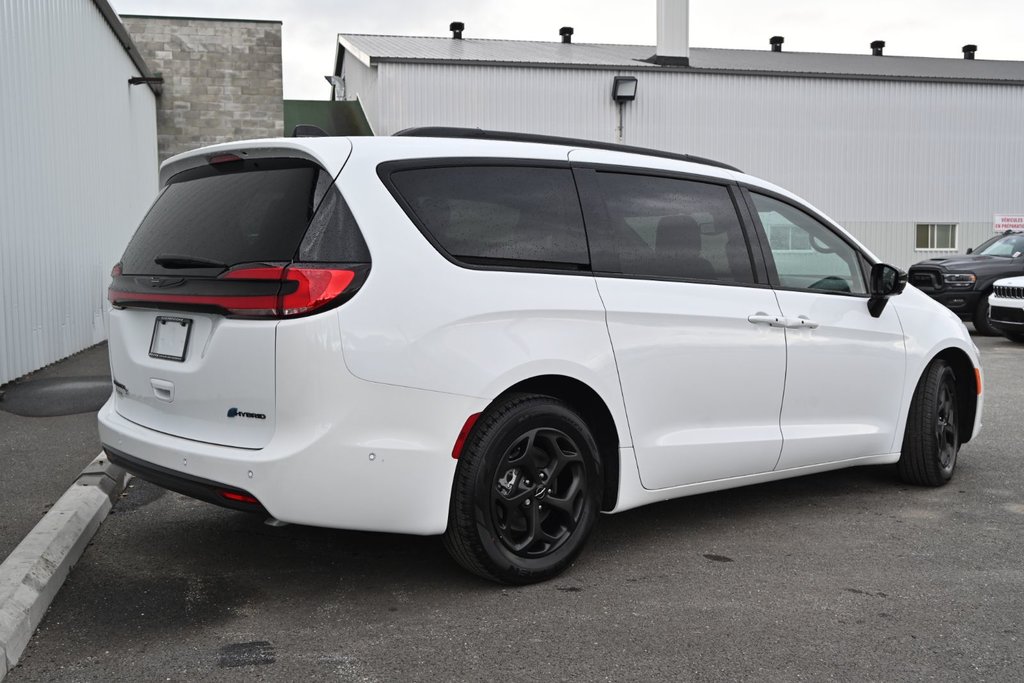 2024  Pacifica Hybrid PREMIUM S APPEARANCE in Sherbrooke, Quebec - 4 - w1024h768px