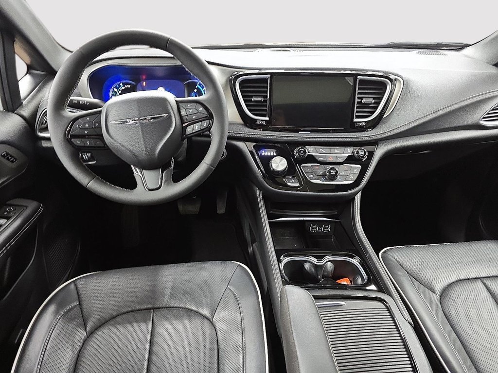 2024 Chrysler Pacifica Hybrid LIMITED ALLURE S // TOIT // CUIR in Sherbrooke, Quebec - 10 - w1024h768px