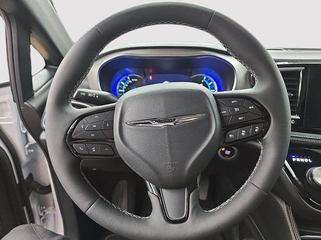 2024 Chrysler Pacifica Hybrid LIMITED ALLURE S // TOIT // CUIR in Sherbrooke, Quebec - 12 - w1024h768px