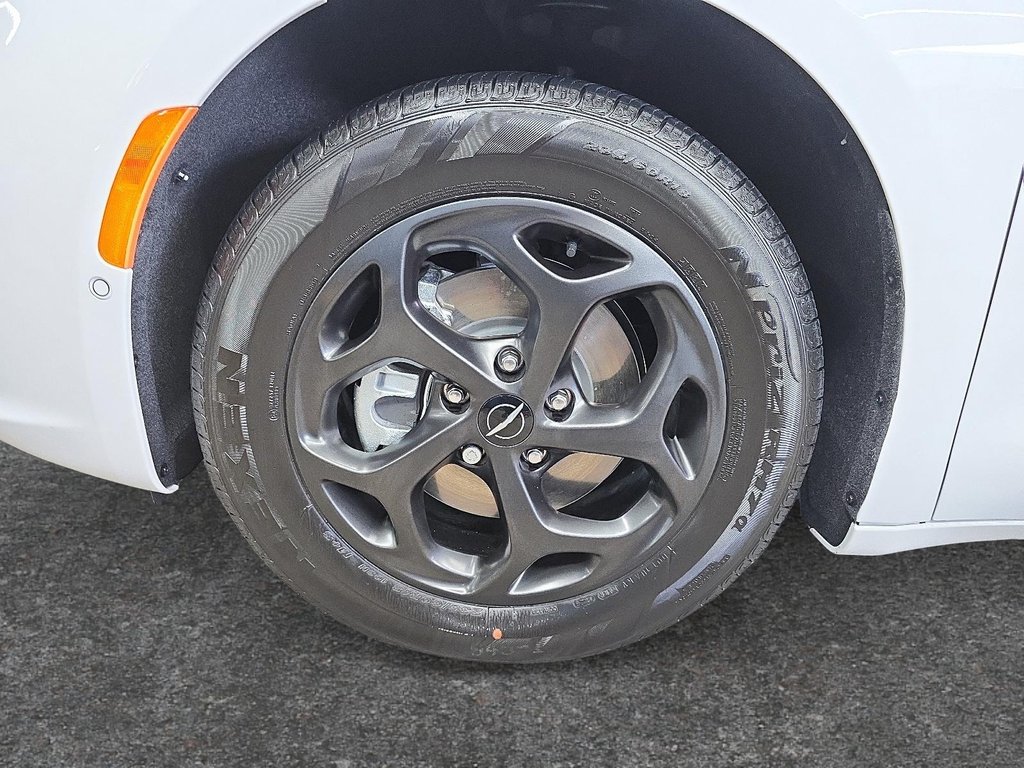 2024 Chrysler Pacifica Hybrid PREMIUM ALLURE S in Sherbrooke, Quebec - 13 - w1024h768px