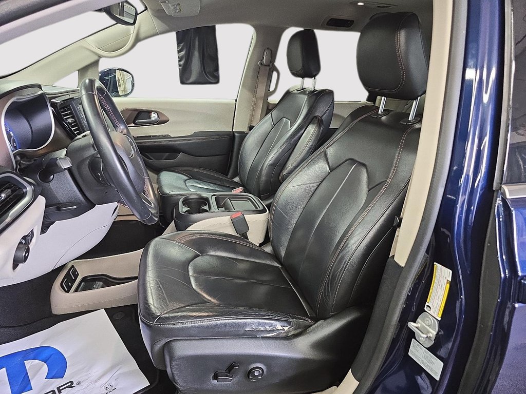2017 Chrysler Pacifica TOURING-L // GROUPE REMORQUAGE in Sherbrooke, Quebec - 9 - w1024h768px