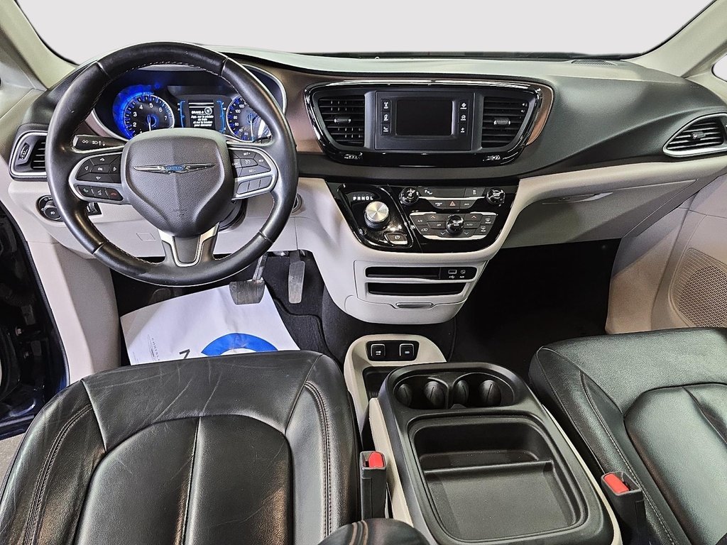 2017 Chrysler Pacifica TOURING-L // GROUPE REMORQUAGE in Sherbrooke, Quebec - 10 - w1024h768px