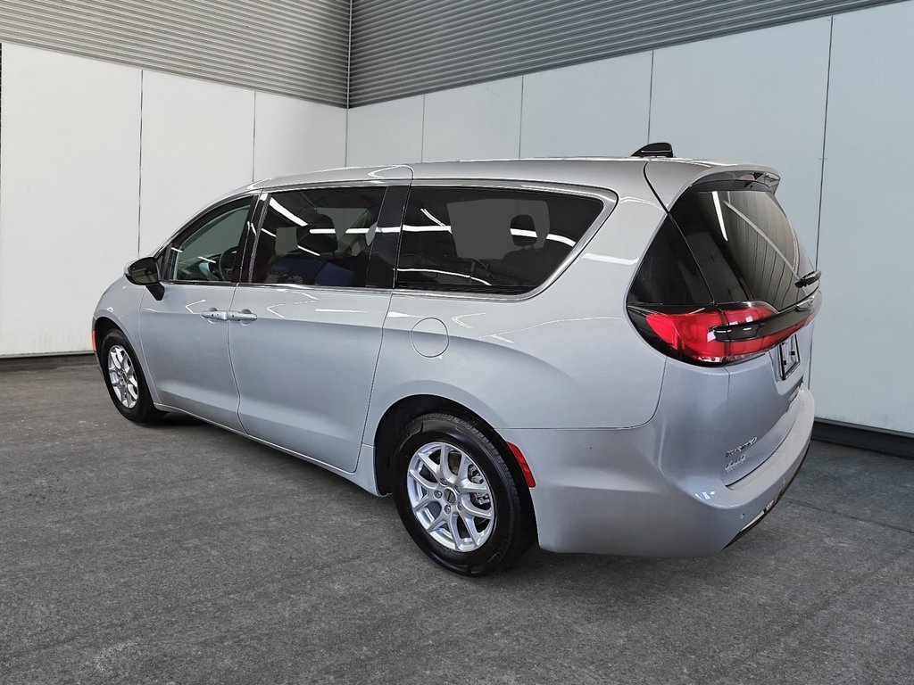 Chrysler Pacifica TOURING-L // STOW N GO 2023 à Sherbrooke, Québec - 4 - w1024h768px