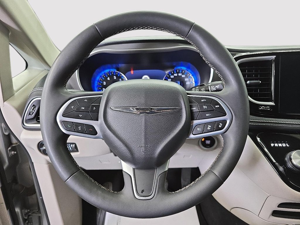 Chrysler Pacifica TOURING-L // STOW N GO 2023 à Sherbrooke, Québec - 12 - w1024h768px