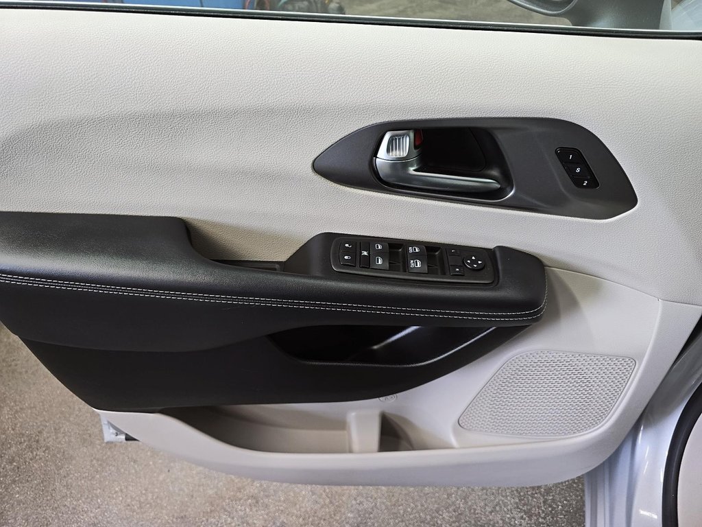 Chrysler Pacifica TOURING-L // STOW N GO 2023 à Sherbrooke, Québec - 11 - w1024h768px