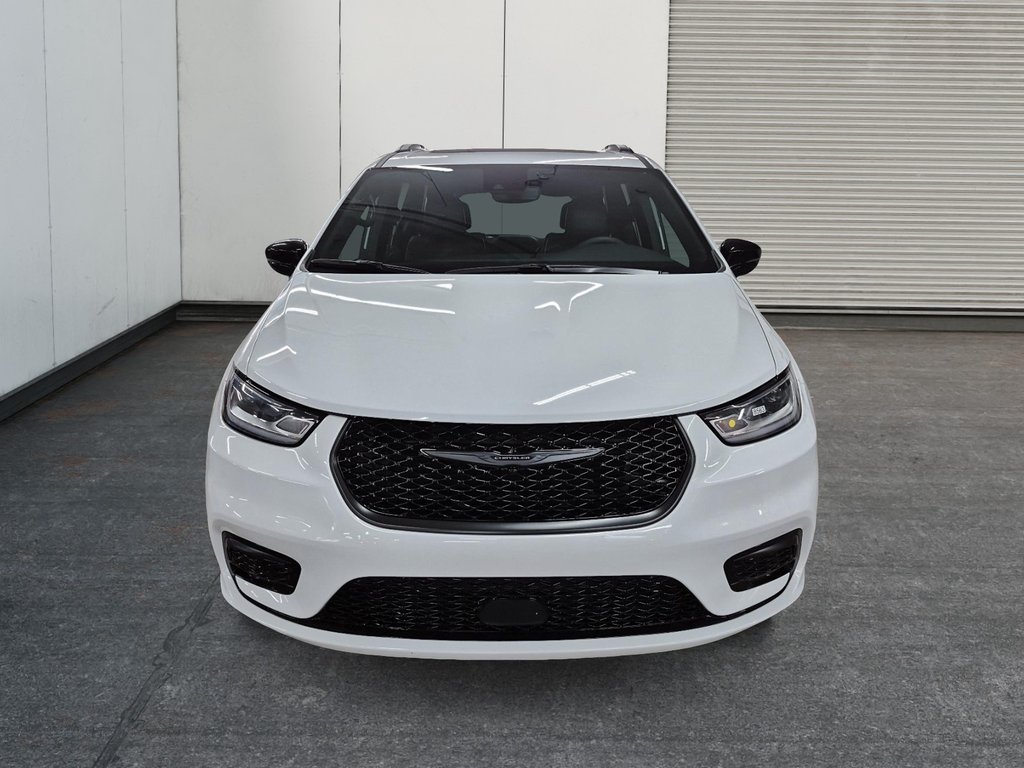 Chrysler Pacifica Touring-L Apparence S 2024 à Sherbrooke, Québec - 2 - w1024h768px