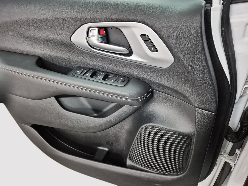 Chrysler Pacifica Touring-L Apparence S 2024 à Sherbrooke, Québec - 11 - w1024h768px