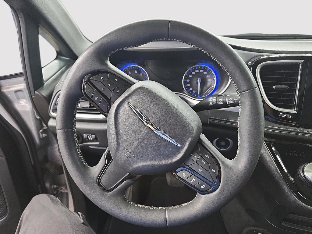 Chrysler Pacifica Touring-L Apparence S 2024 à Sherbrooke, Québec - 12 - w1024h768px