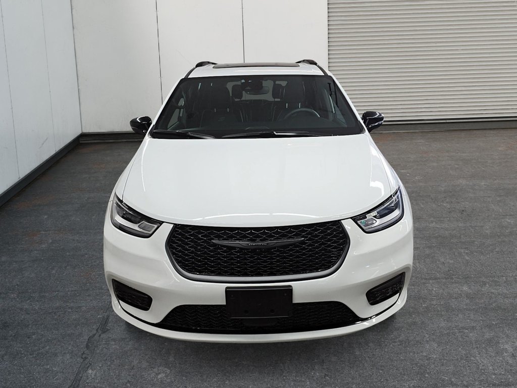 2025 Chrysler Pacifica LIMITED // 3.6L // 9 VITESSES in Sherbrooke, Quebec - 2 - w1024h768px