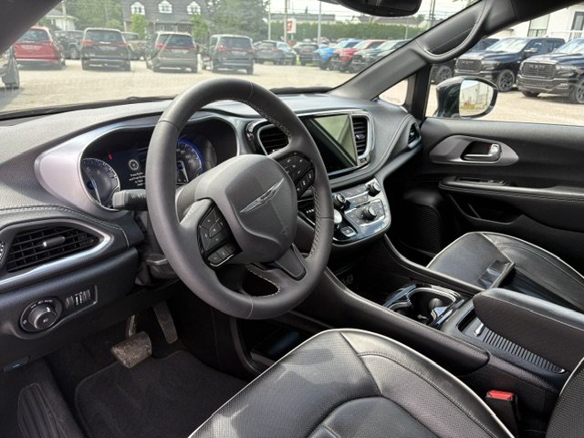 2025 Chrysler Pacifica LIMITED // 3.6L // 9 VITESSES in Sherbrooke, Quebec - 8 - w1024h768px