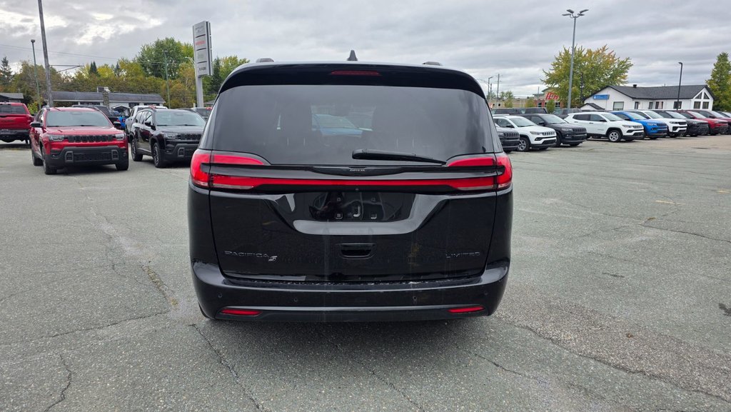 Chrysler Pacifica Limited 2025 à Sherbrooke, Québec - 4 - w1024h768px