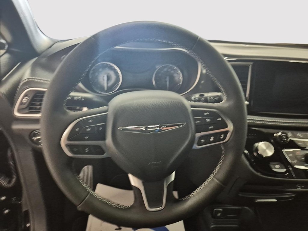 Chrysler PACIFICA SELECT AWD 2026 à Sherbrooke, Québec - 12 - w1024h768px