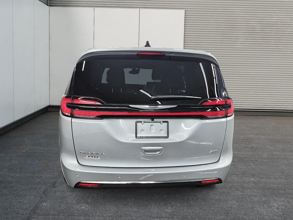 Chrysler PACIFICA SELECT AWD 2026 à Sherbrooke, Québec - 3 - w1024h768px