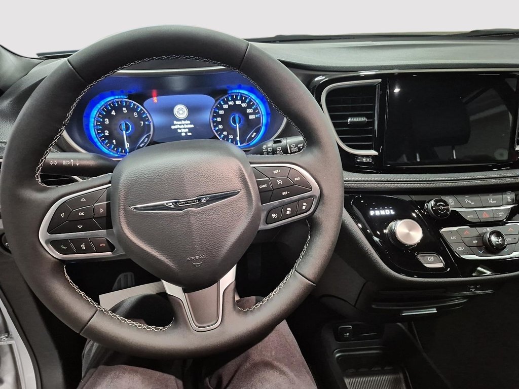 Chrysler Pacifica SELECT AWD 2026 à St-Jean-Sur-Richelieu, Québec - 10 - w1024h768px