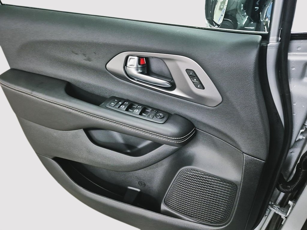 Chrysler Pacifica SELECT AWD 2026 à St-Jean-Sur-Richelieu, Québec - 11 - w1024h768px