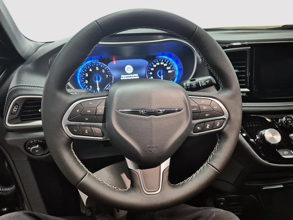 Chrysler Pacifica SELECT AWD 2026 à St-Jean-Sur-Richelieu, Québec - 12 - w1024h768px