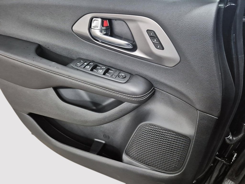 Chrysler Pacifica SELECT AWD 2026 à St-Jean-Sur-Richelieu, Québec - 11 - w1024h768px