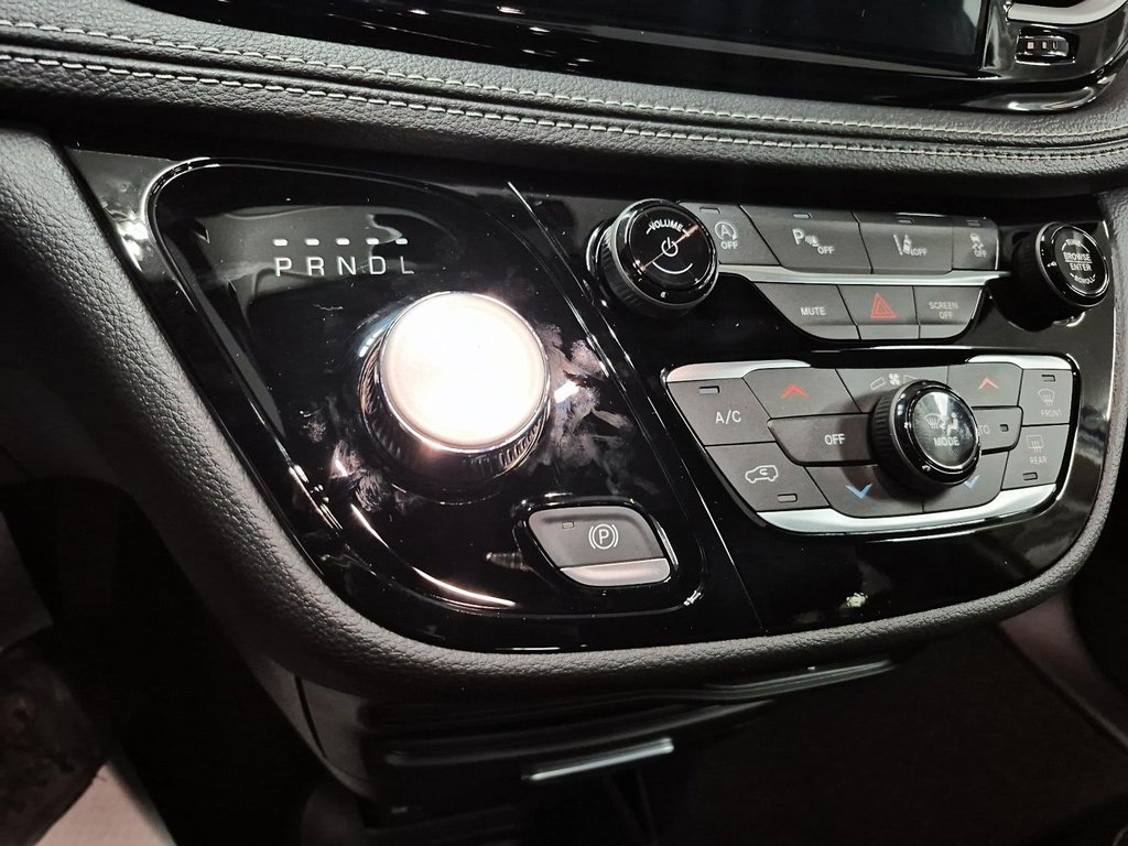 Chrysler Pacifica SELECT AWD 2026 à St-Jean-Sur-Richelieu, Québec - 15 - w1024h768px