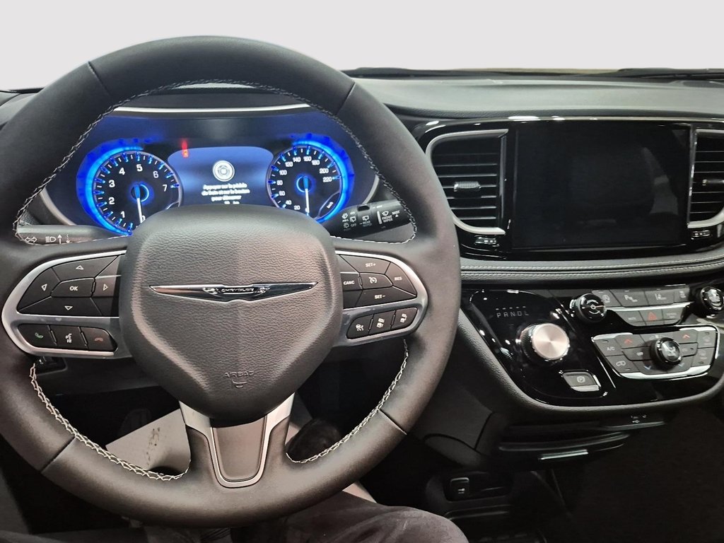 Chrysler Pacifica SELECT AWD 2026 à St-Jean-Sur-Richelieu, Québec - 10 - w1024h768px