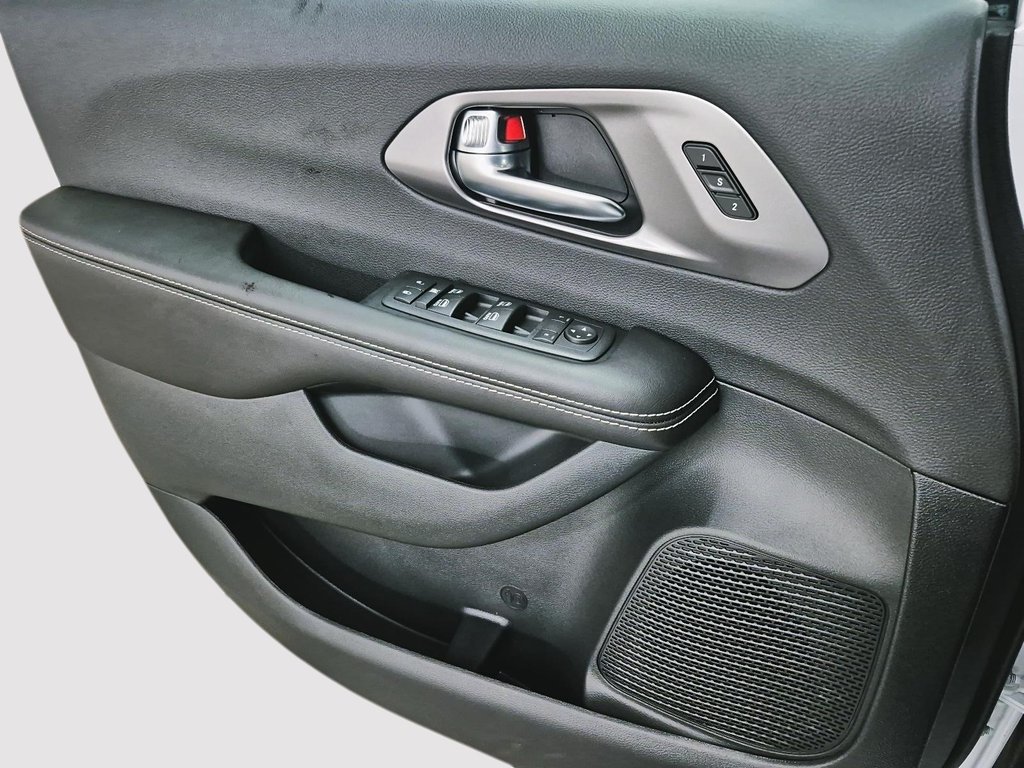 2026 Chrysler Pacifica SELECT AWD in St-Jean-Sur-Richelieu, Quebec - 11 - w1024h768px