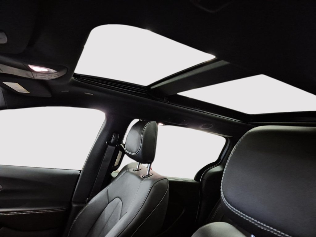 2026 Chrysler Pacifica SELECT AWD in St-Jean-Sur-Richelieu, Quebec - 17 - w1024h768px