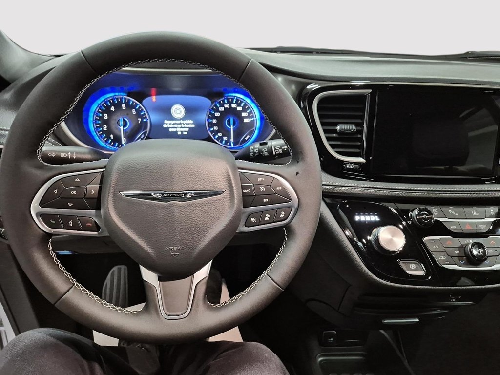 Chrysler Pacifica SELECT AWD 2026 à St-Jean-Sur-Richelieu, Québec - 10 - w1024h768px