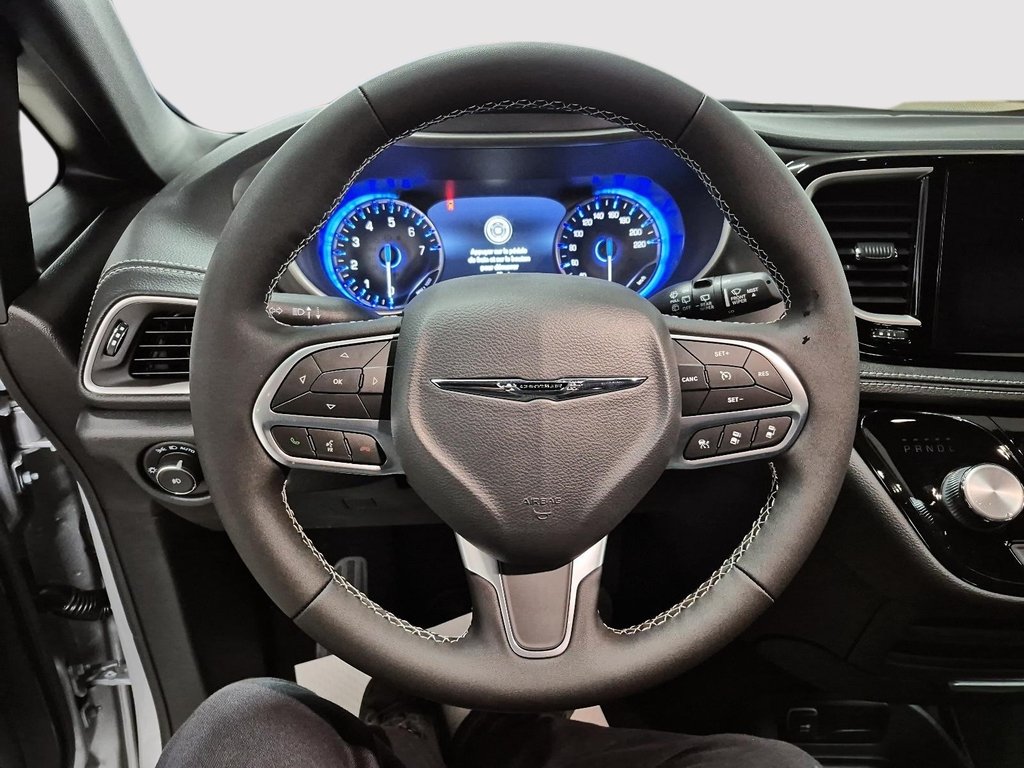Chrysler Pacifica SELECT AWD 2026 à St-Jean-Sur-Richelieu, Québec - 12 - w1024h768px