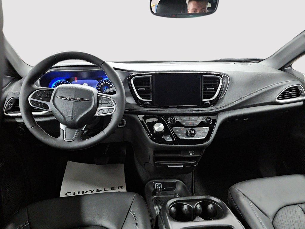 2026 Chrysler Pacifica SELECT AWD in Sherbrooke, Quebec - 10 - w1024h768px