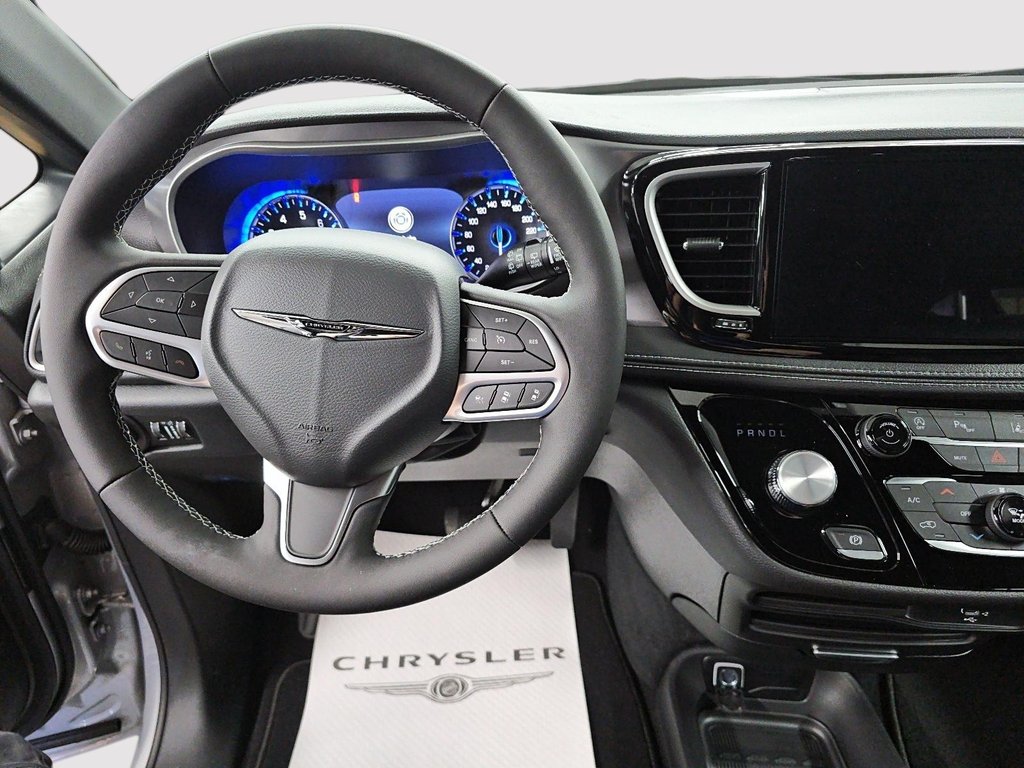 2026 Chrysler Pacifica SELECT AWD in Sherbrooke, Quebec - 14 - w1024h768px