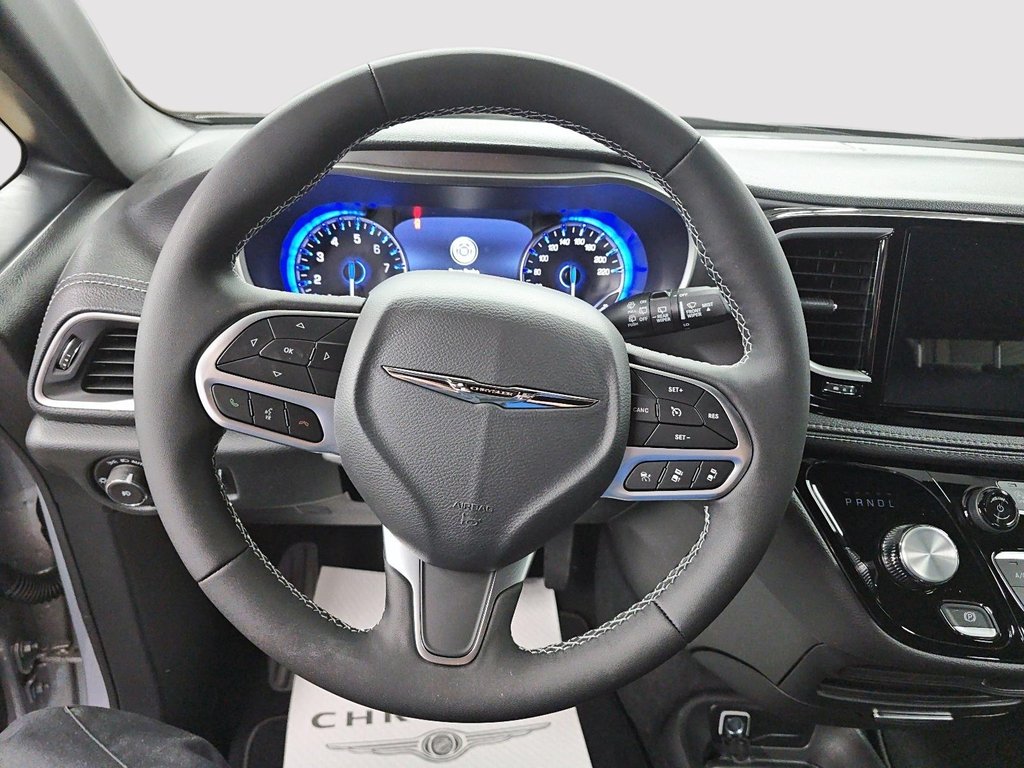2026 Chrysler Pacifica SELECT AWD in Sherbrooke, Quebec - 12 - w1024h768px