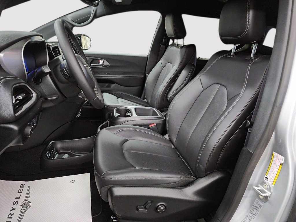 2026 Chrysler Pacifica SELECT AWD in Sherbrooke, Quebec - 9 - w1024h768px