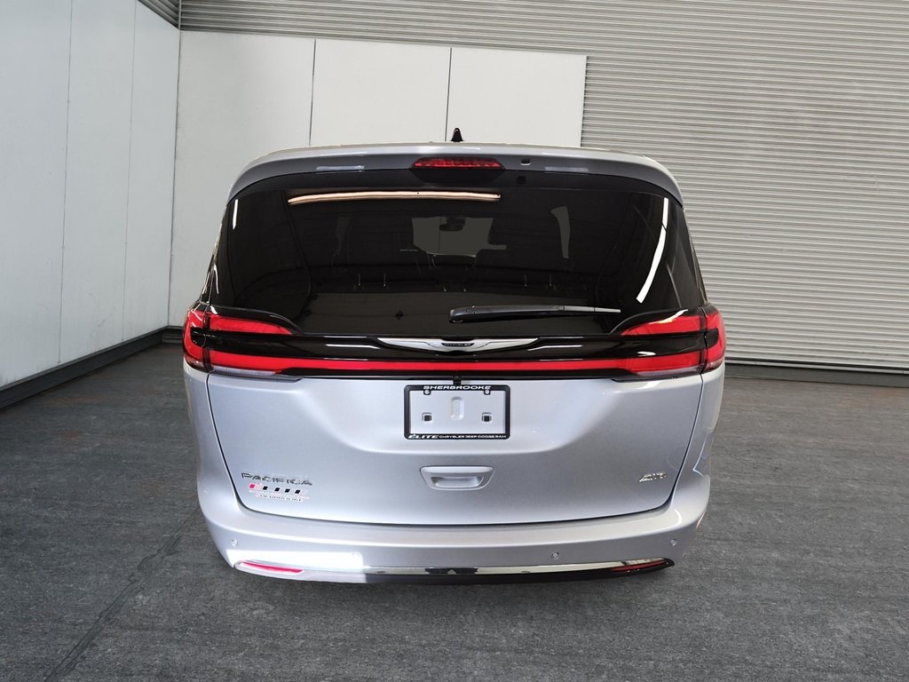 2026 Chrysler Pacifica SELECT AWD in Sherbrooke, Quebec - 3 - w1024h768px