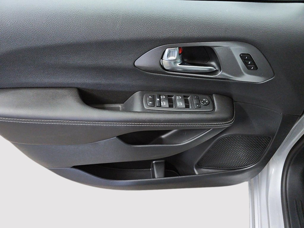 2026 Chrysler Pacifica SELECT AWD in Sherbrooke, Quebec - 11 - w1024h768px