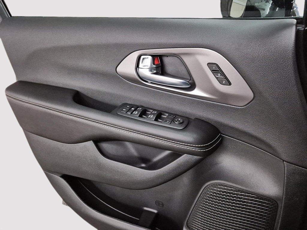 Chrysler Pacifica SELECT AWD 2026 à Sherbrooke, Québec - 11 - w1024h768px